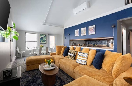 The Loop Apartment | DOWNTOWN PENTHOUSE Vintage Loft #6 2bd/1.5ba +private balcony & gym