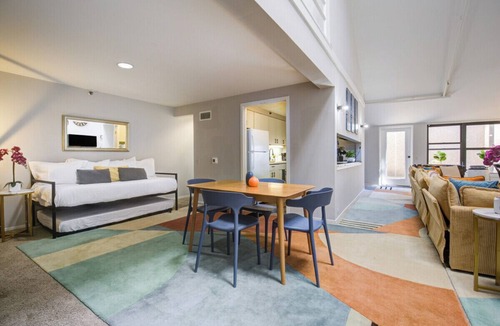 The Loop Apartment | DOWNTOWN PENTHOUSE Vintage Loft #4 +private balcony & gym