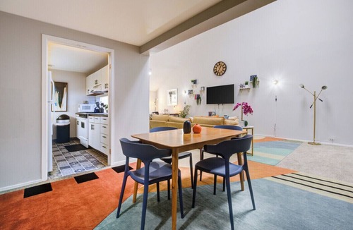 The Loop Apartment | DOWNTOWN PENTHOUSE Vintage Loft #4 +private balcony & gym