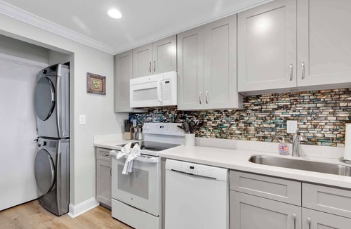 Meadows Condo | Downtown Penthouse Waterviews Pool, Dock, Parking
