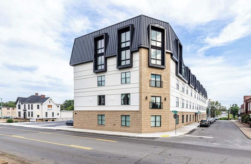 Clarksville Apartment | Downtown pet friendly apartment