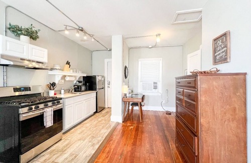 Central City Apartment | Downtown+PetsOK+Min2Beach-Cozy Studio