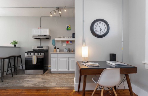 Central City Apartment | Downtown+PetsOK+Min2Beach-Cozy Studio