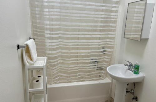 Alphabet Historic District Apartment | Downtown Portland Cozy Studio