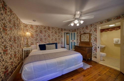 Eureka Springs Historic District Hotel | Downtown Primrose Piedmont House