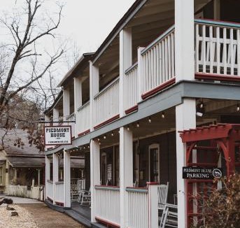 Eureka Springs Historic District House | Downtown Primrose Piedmont House