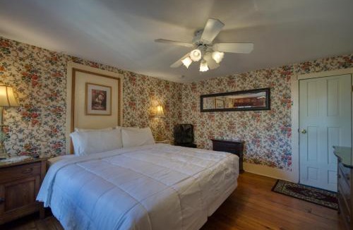 Eureka Springs Historic District House | Downtown Primrose Piedmont House