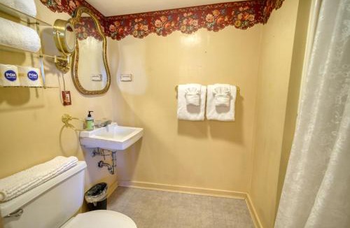 Eureka Springs Historic District House | Downtown Primrose Piedmont House