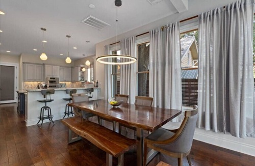 Bouldin House | Downtown, private heated pool + Spa, views, gym, game room
