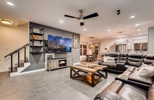 Northside House | Downtown Private Oasis Stay Fire Pit & Hot Tub