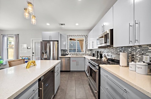 Northside House | Downtown Private Oasis Stay | Fire Pit & Hot Tub