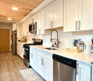 Downtown Apartment | Downtown Providence 2BR,2BA Stay, Near Brown and Convention