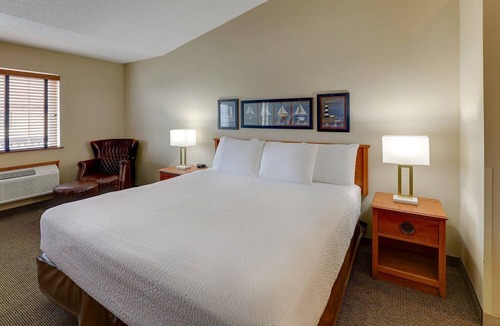 Peoria Hotel | Downtown Proximity! Award-Winning Hotel with Homely Comfort & Rustic Charm