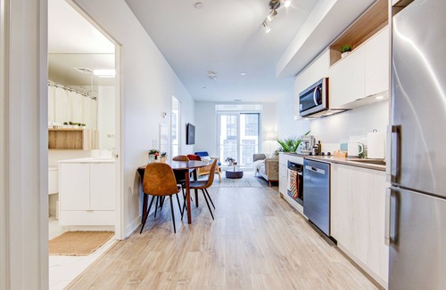 Downtown Toronto House | Downtown Pulse | 2BR Near Eaton Centre