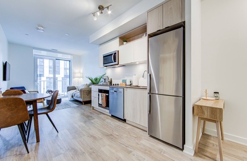 Downtown Toronto House | Downtown Pulse | 2BR Near Eaton Centre