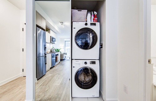 Downtown Toronto House | Downtown Pulse | 2BR Near Eaton Centre
