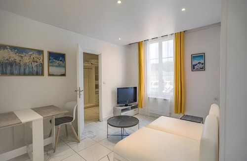 Troyes Apartment | Downtown, quiet and fully equipped F1, wifi