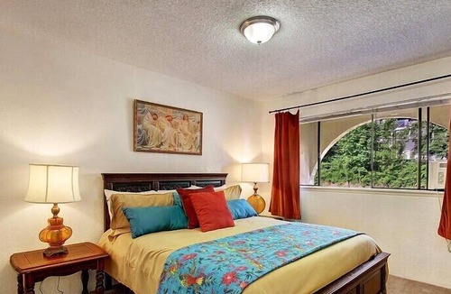 Downtown House | Downtown Redmond 2 bed 1.5 bath