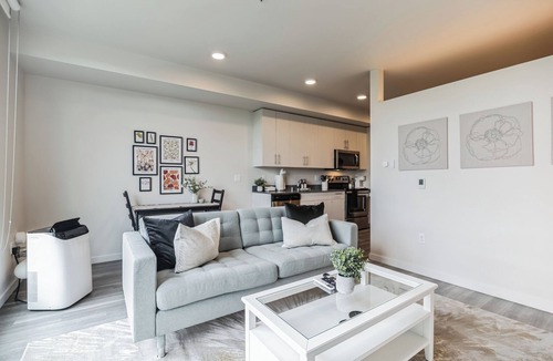 Downtown Apartment | Downtown Redmond Apartment- 94 walkscore