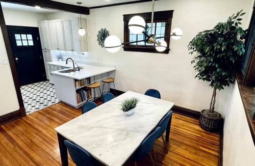 Sherman Hill House | Downtown Renovated Beautynn