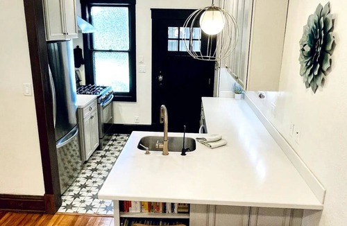 Sherman Hill House | Downtown Renovated Beautynn