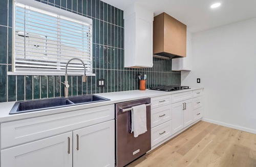 Rosewood House | Downtown Retreat - Cul-de-sac