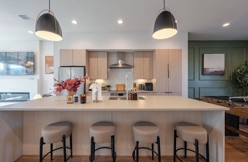 Greater East End House | Downtown Retreat: Pool Mini Golf BBQ ‖ Mins to GRB Conv, WBC, UH & Rice Grad