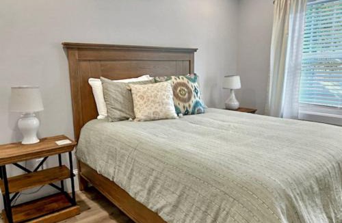 Historic Montford Apartment | Downtown Retreat - Private Yard- Parking