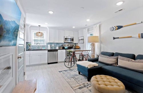 Downtown Apartment | Downtown Retreat private balcony
