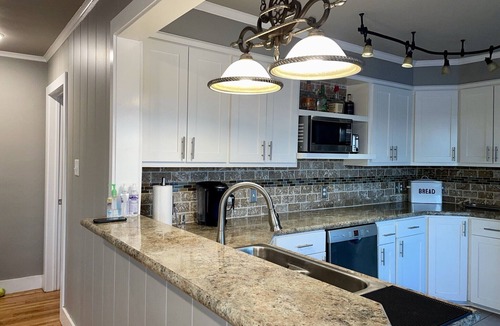 Capital View House | Downtown River House!
