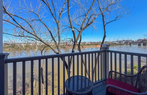 North Capitol Condo | Downtown Riverside Condo with Pool.