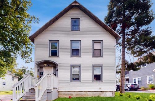 Rutland Apartment | Downtown Rut Vegas Pad