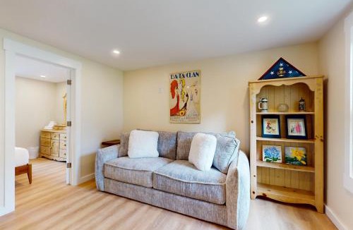 Rutland Apartment | Downtown Rut Vegas Pad