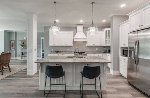 Smithville Apartment | Downtown`s BEST LOFT ON THE SQUARE `THE FIDDLE`!