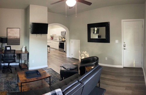 Highland Park Apartment | Downtown San Antonio/Highland Park, Cozy 1 bedroom, Wifi, AC, washer/dryer, 101