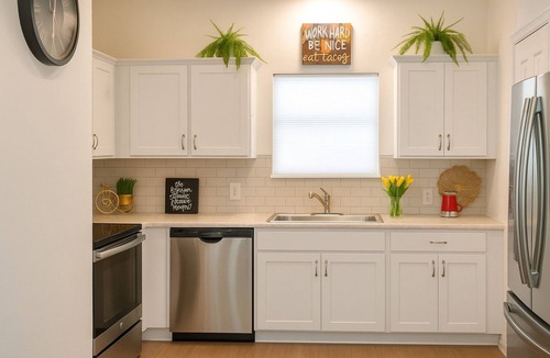 Eastside Promise Neighborhood House | Downtown San Antonio 3BR Sleeps 8 with Arcade and Private Parking
