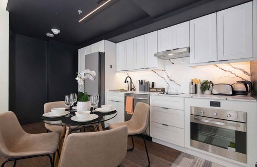 Downtown San Antonio Apartment | Downtown San Antonio 2BR Retreat River Walk Area Gym & Free Garage Parking
