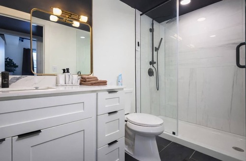 Downtown San Antonio Apartment | Downtown San Antonio 2BR Retreat River Walk Area Gym & Free Garage Parking