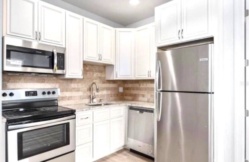 Gillespie Park Apartment | Downtown Sarasota | 1 Bd 1 Ba | Beach | + Pets