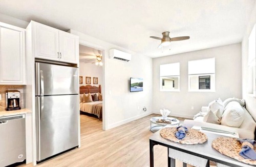 Gillespie Park Apartment | Downtown Sarasota | 1 Bd 1 Ba | Beach | + Pets