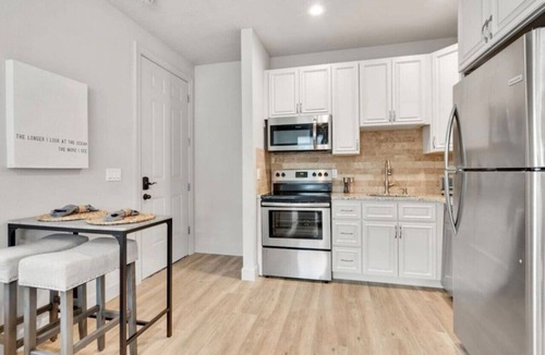 Gillespie Park Apartment | Downtown Sarasota | 1 Bd 1 Ba | Beach | + Pets