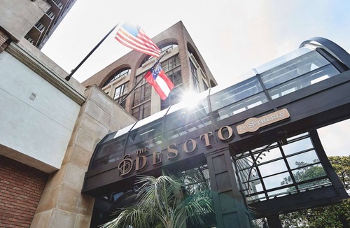 Historic Downtown Savannah Hotel | Downtown Savannah | Rooftop Pool + On-Site Bar