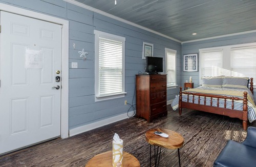 Del Mar Apartment | Downtown shopping, eating, hospitals, water