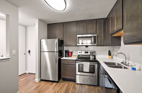 Downtown Minneapolis Condo | Downtown Skyview - 25th fl - Parking - Pool - Gym