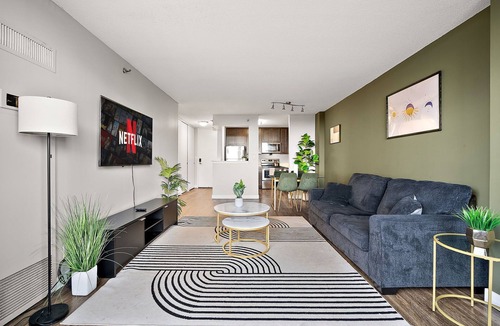 Downtown Minneapolis Condo | Downtown Skyview - 25th fl - Parking - Pool - Gym