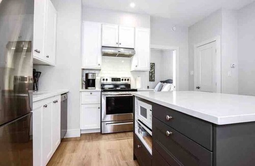South End Apartment | Downtown South end central suite