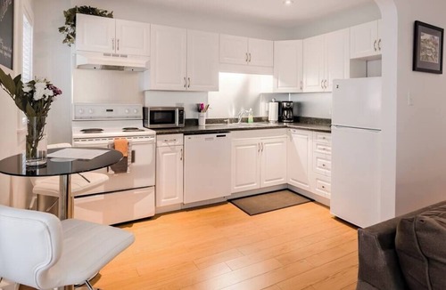 South End Apartment | Downtown South end central suite