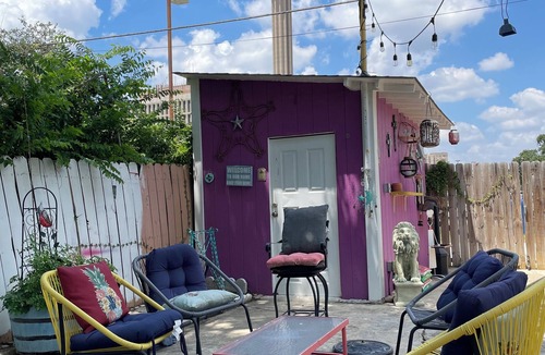 Southtown Villa | Downtown & Southtown leisure district, trendy cafe's, restaurants, bar's