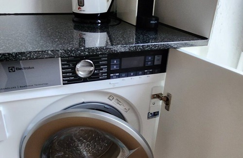 Werd Apartment | Downtown Spacious 2-Bedroom Apartment 4A