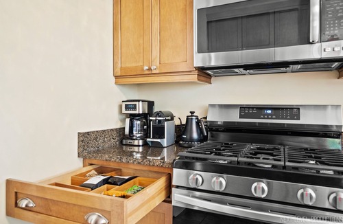 St. Charles House | Downtown St. Charles: Walk to Bars & Restaurants